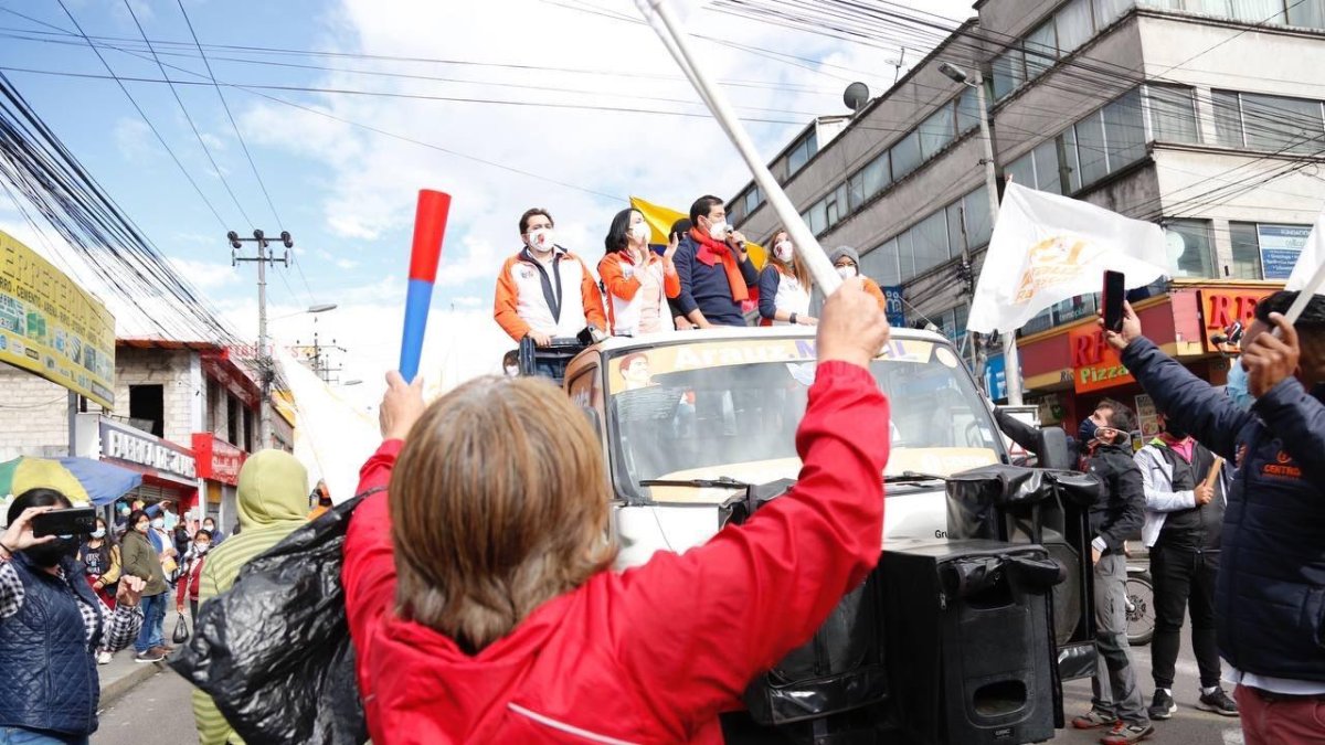 Recorridos. Andrés Arauz continuó ayer con la campaña electoral que concluye a la medianoche del jueves.