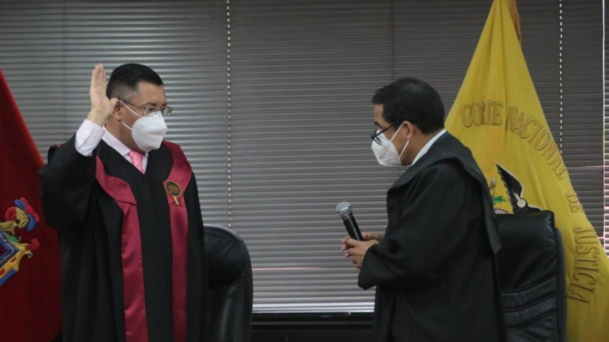 Autoridad. Iván Saquicela jura en el cargo de presidente de la Corte Nacional de Justicia.