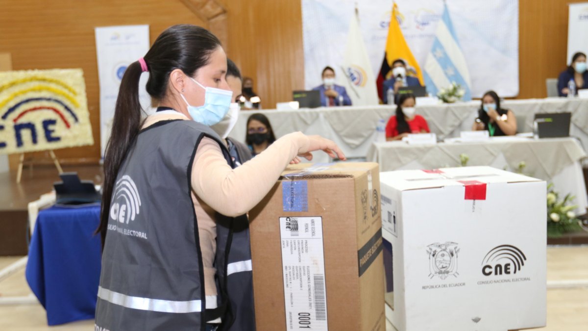 El recuento también benefició al cuarto candidato, Xavier Hervás, de Izquierda Unida, que vio incrementada su aceptación de 1.311.416 a 1.453.915.