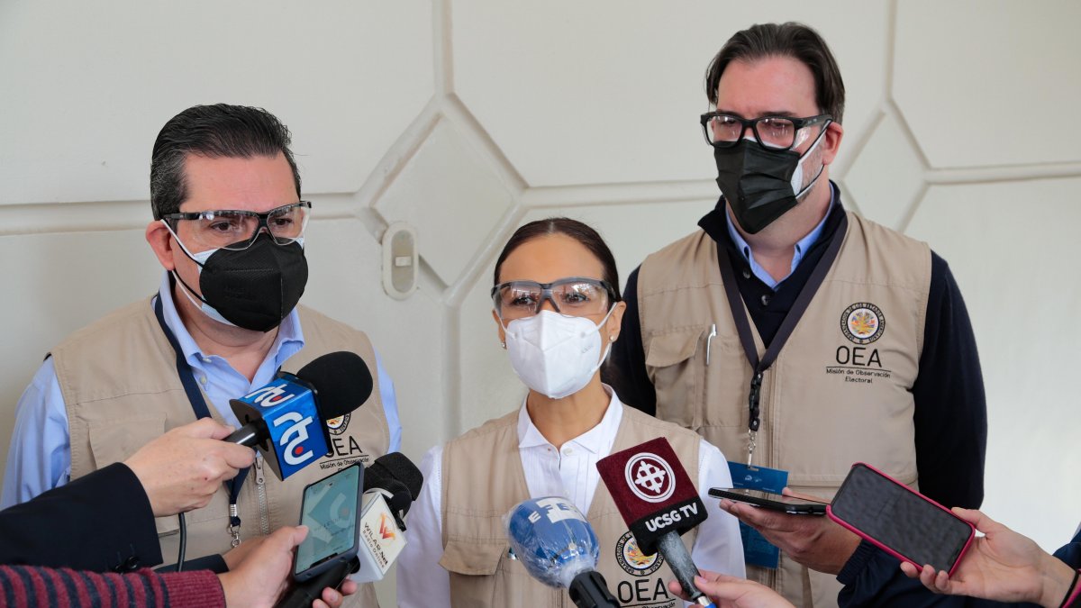 La misión de la OEA llegó a Ecuador para observar de cerca el proceso de elecciones.