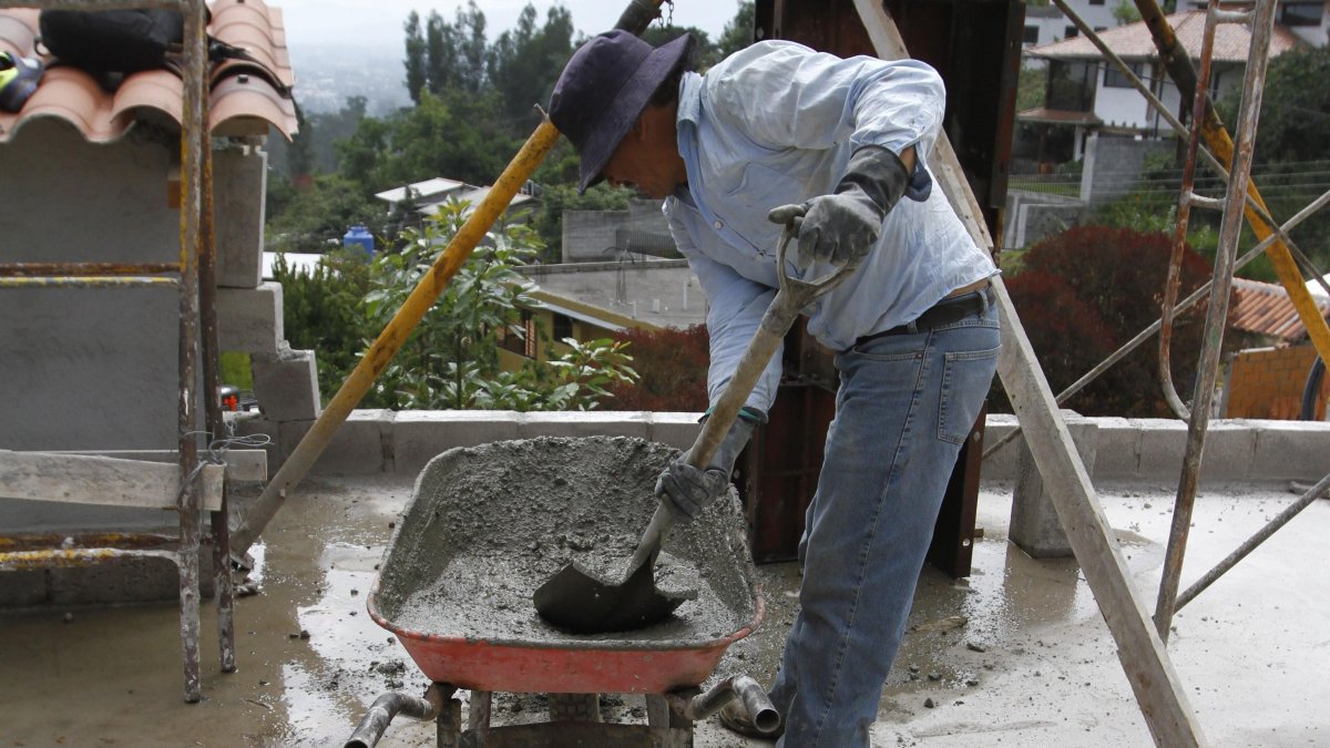 En zonas del noroccidente, sur y norte se registran un alto índice de edificaciones sin permisos.
