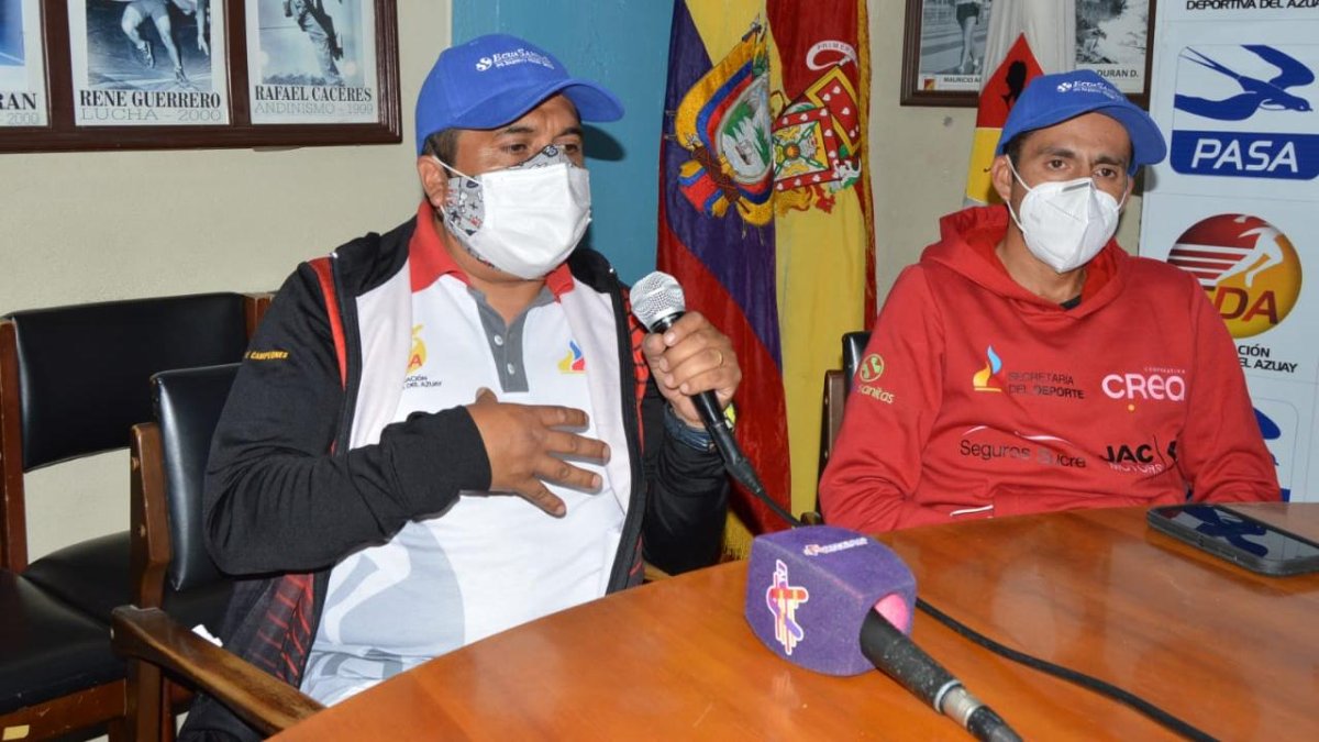 Presentación. Juan Chocho (i) y Claudio durante el anuncio oficial.