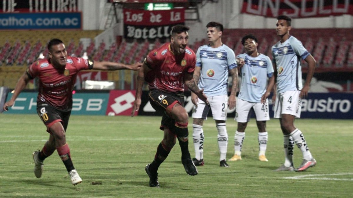 Fue un partido con muchas faltas y con numerosas interrupciones. Hubo varios amonestados.