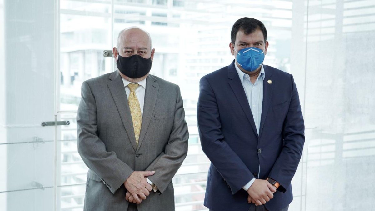 Mauricio Pozo, ministro de Finanzas, y César Litardo, presidente de la Asamblea Nacional, se reunieron este 4 de marzo de 2021.