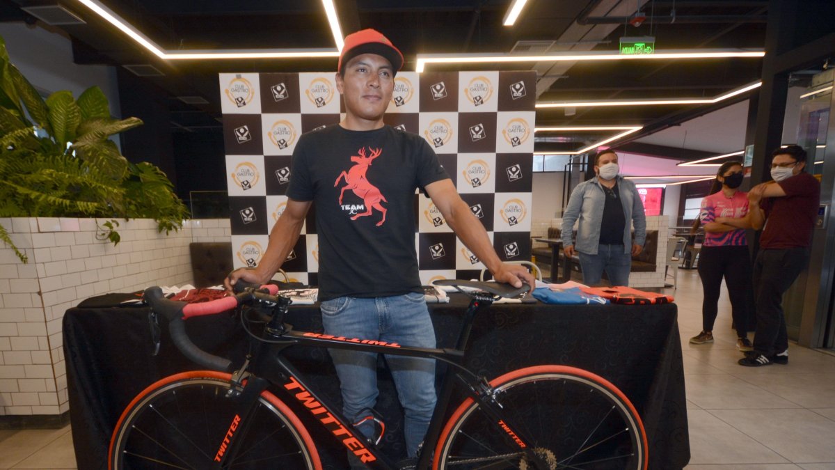 Jonathan Caicedo aprovechó para presentar también al Team JC

 Quito 05 de Marzo de 2021 Agencia(ag-extra ag-expreso-ag-quito)