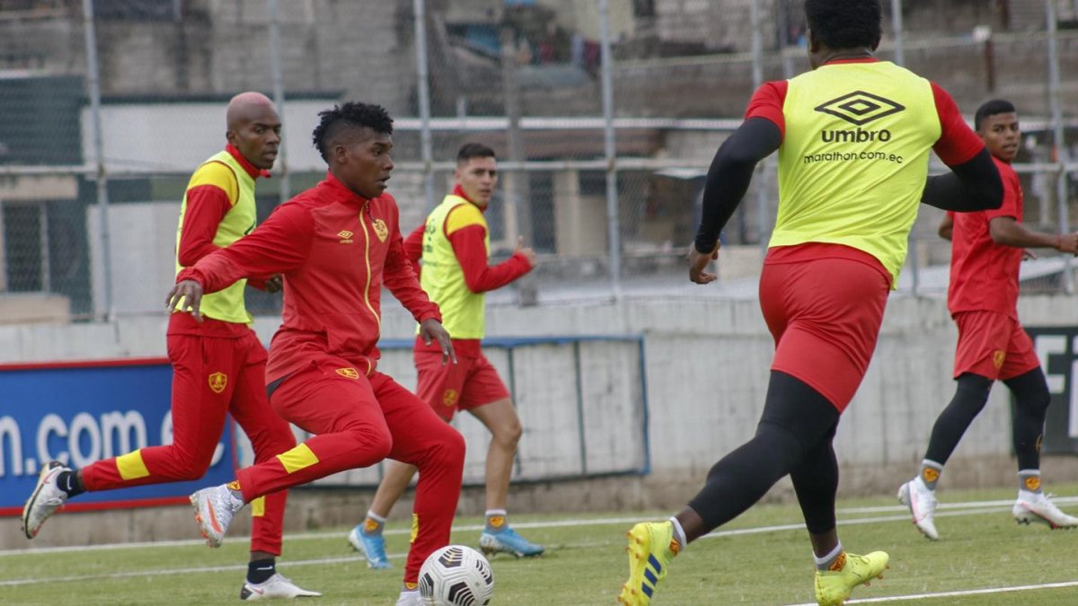 Los jugadores de Aucas trabajaron en el estadio de Chillogallo. Desde mañana ya estarán bajo el mando del nuevo entrenador