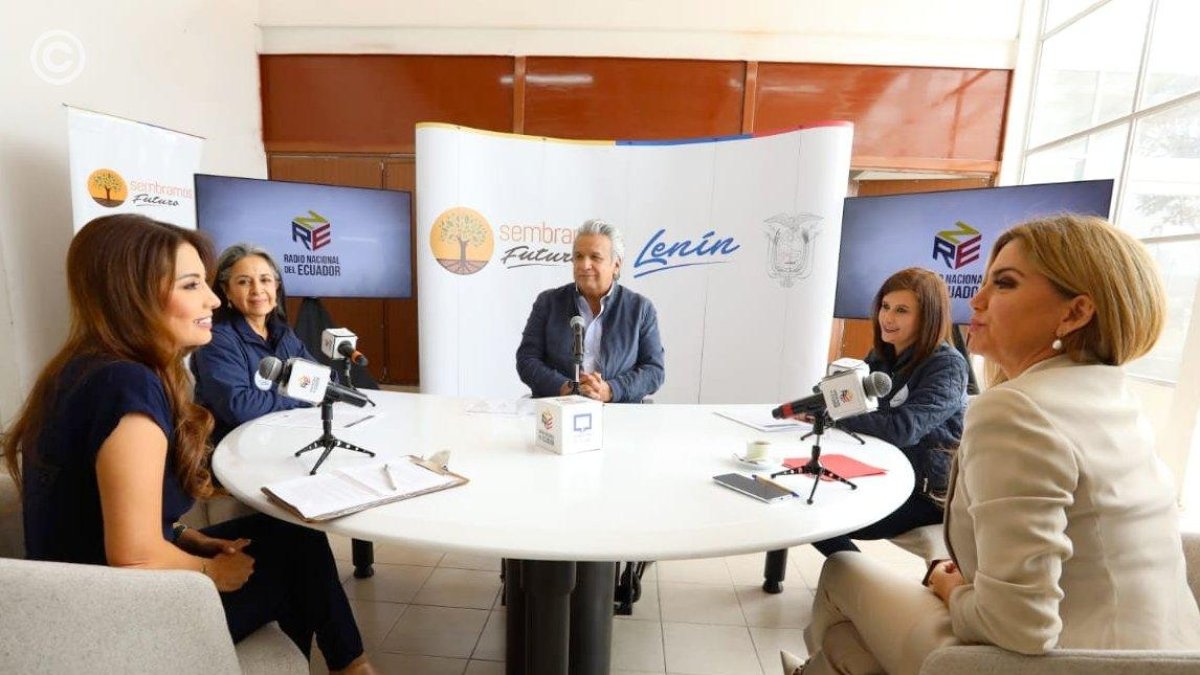 El presidente Lenín Moreno participó del enlace radial junto a su esposa Rocío González, presidenta del Plan Toda Una Vida.