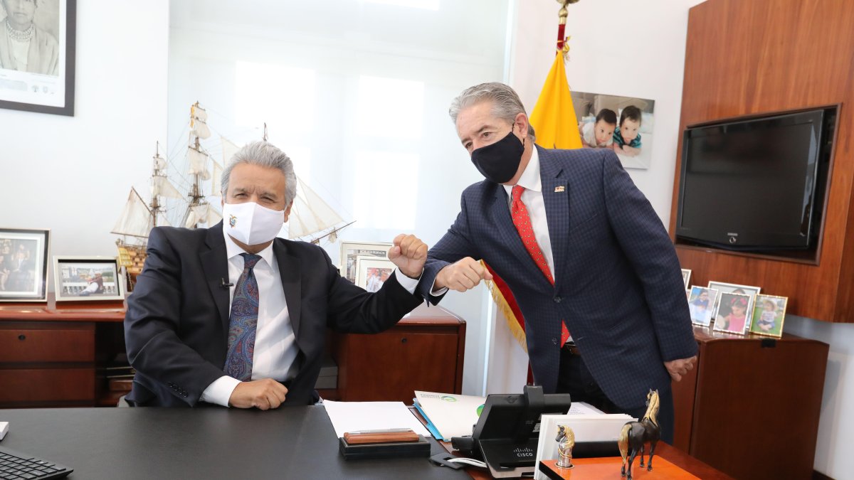 El presidente Lenín Moreno y el exministro de Salud, Juan Carlos Zevallos.