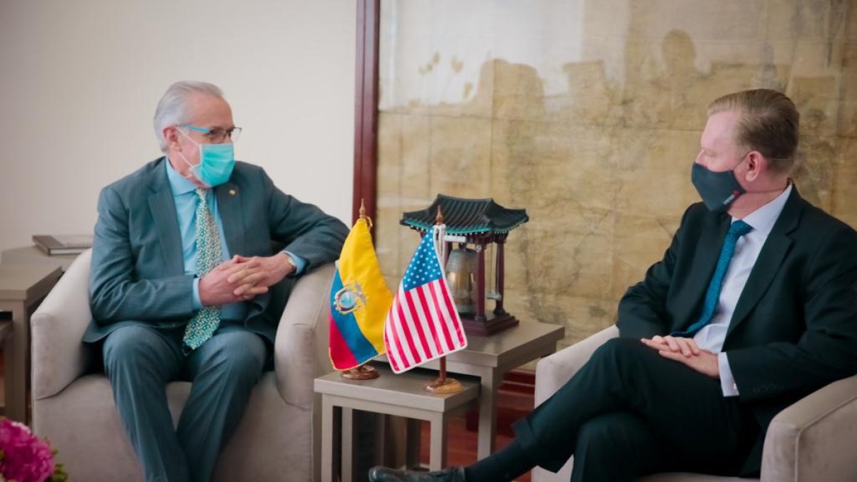 Los representantes diplomáticos de Ecuador y Estados Unidos mantuvieron este 26 de marzo un encuentro.