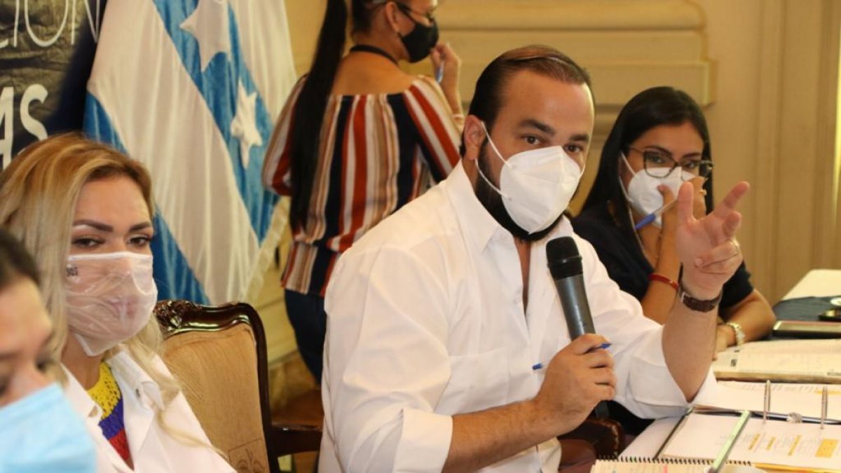 El gobernador Luis Chonillo se reunión con sus pares de Manabí y Santa Elena y con la prefecta Susana González.