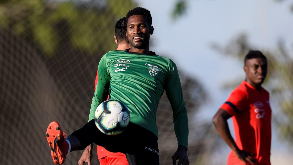 Alexander Domínguez, golero ecuatoriano que milita en el Deportes Tolima, buscará el cetro en Colombia.