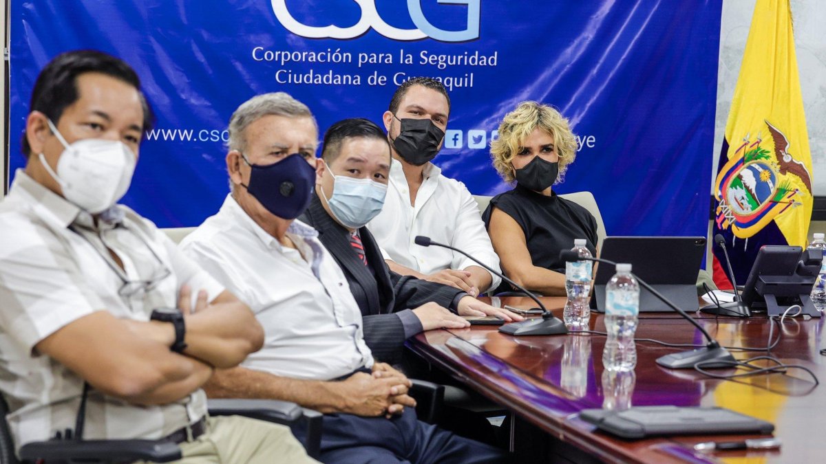 El COE cantonal en una reciente reunión con funcionarios de la Agencia de Estados Unidos para el Desarrollo Internacional (USAID).