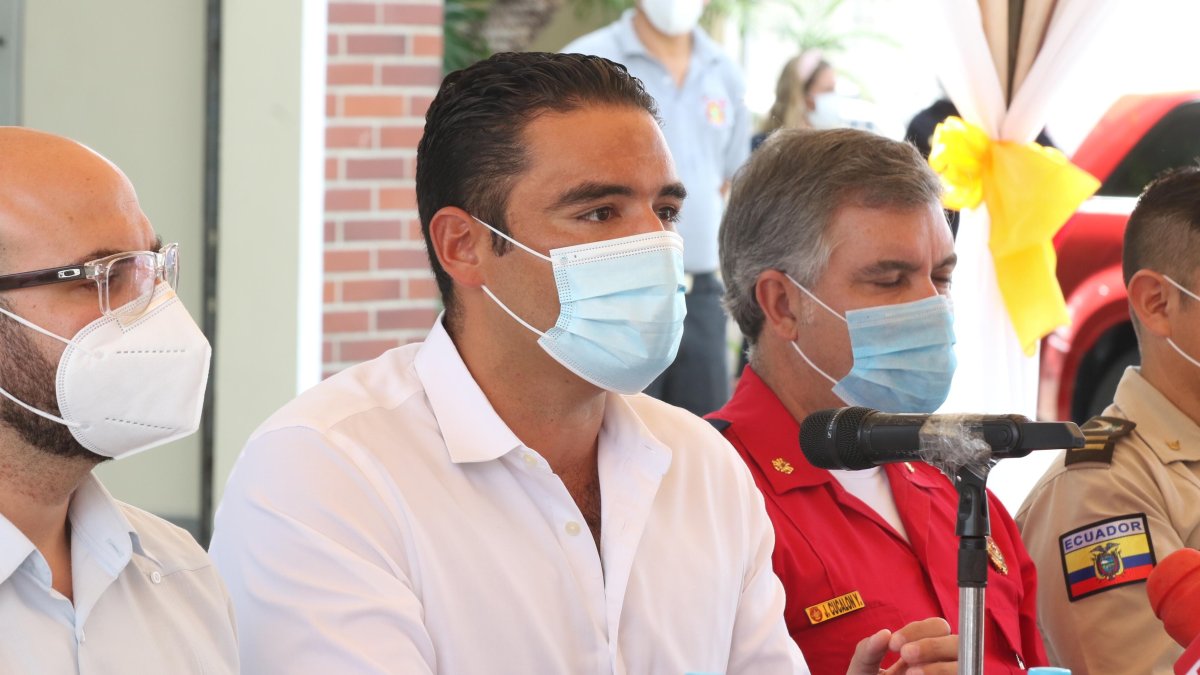 El alcalde de Samborondón, Juan José Yúnez, durante la rueda de prensa.