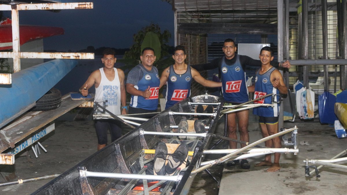 Los integrantes del equipo Astillero-Cleveland durante uno de los entrenamientos previos. Los remeros seguirpan entrenando 15 días más.