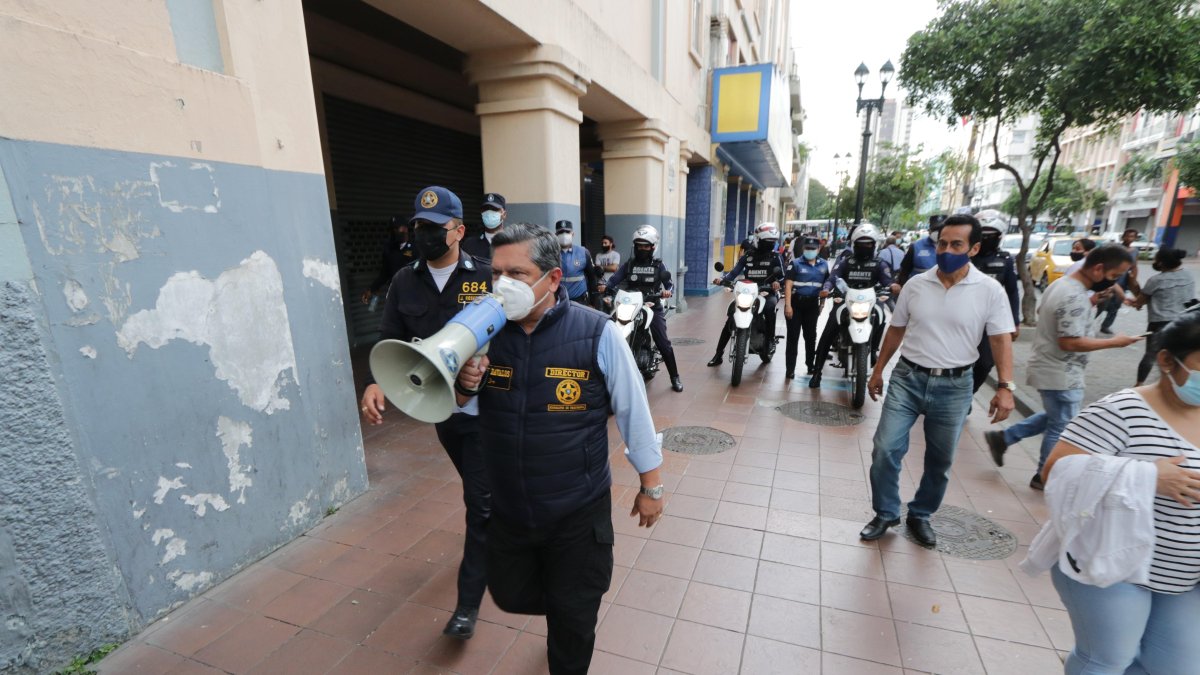 Controles en toda la ciudad para hacer respetar las nuevas medidas.