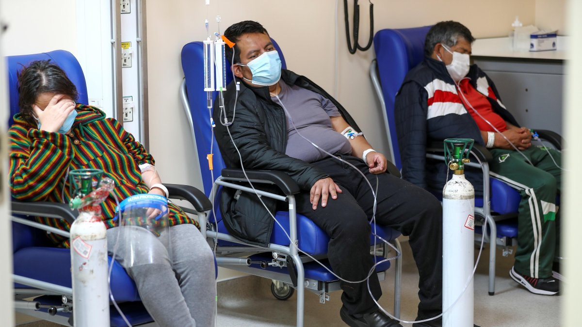 Vista de la unidad de emergencia con pacientes covid-19 del hospital Iess del Sur el 29 de marzo de 2021 en Quito.