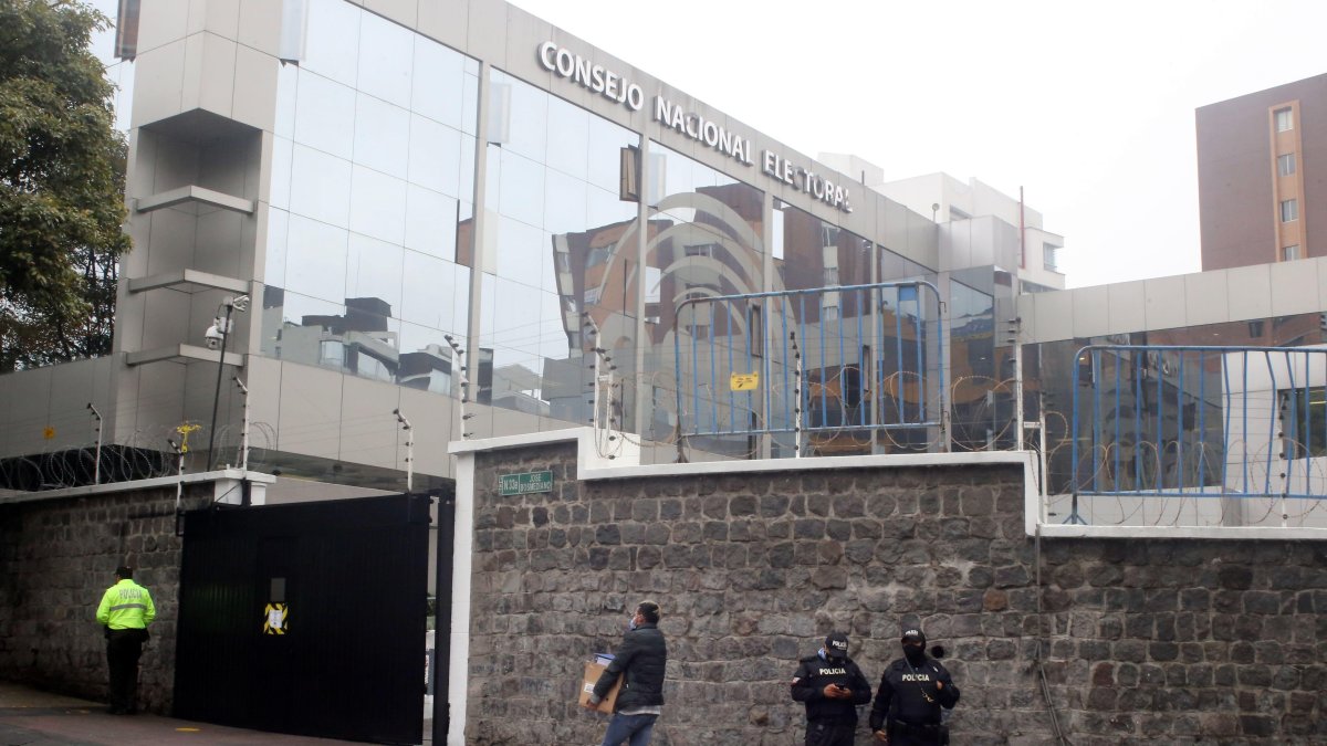 Los consultados sostienen que se debe cumplir la ley electoral y depurar los partidos 