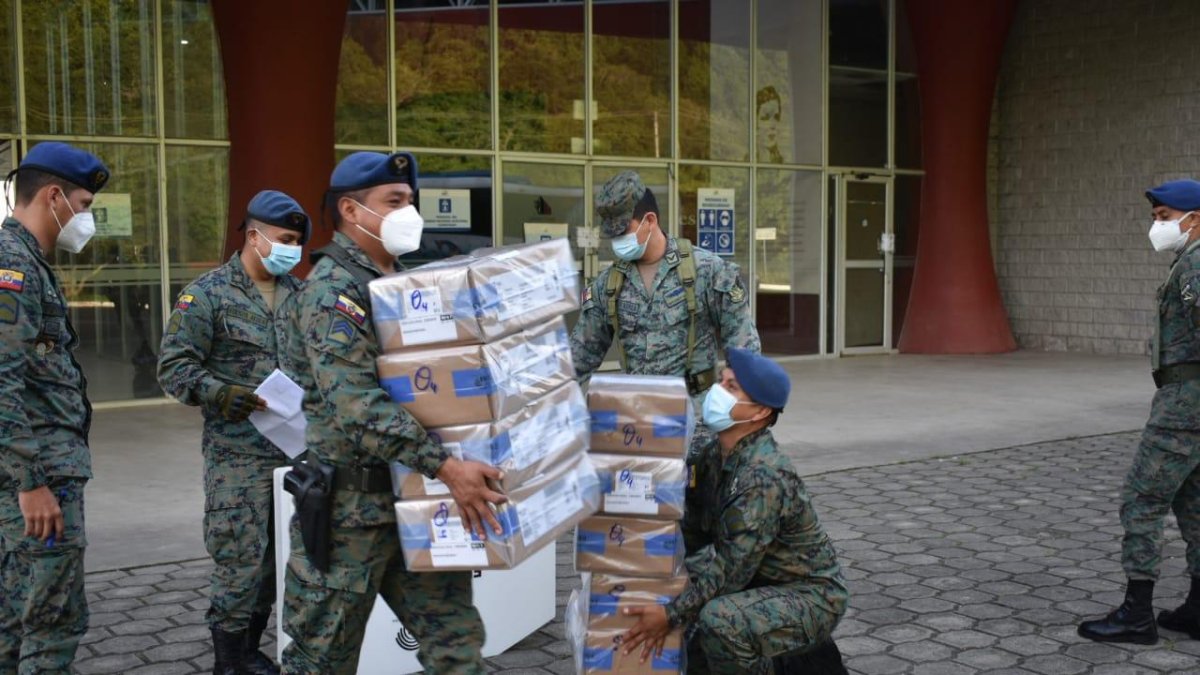 Los militares se encargaron del transporte y custodia del material electoral.