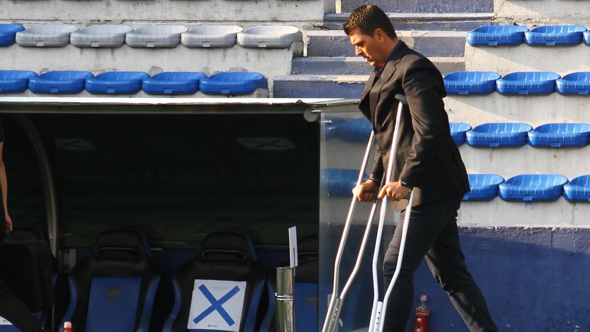 Ismael Rescalvo ha utilizado una silla para los últimos dos partidos por una operación a la que se sometió.