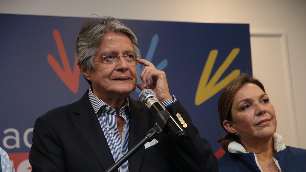 Guillermo Lasso habló con los medios de comunicación nacionales. 