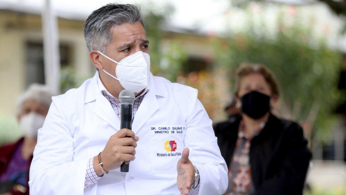 Camilo Salinas indicó que más de 100 personas se mantienen en cerco epidemiológico tras la detección del primer caso.