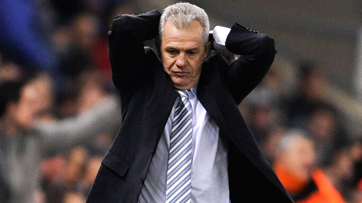 El entrenador fue captado en un video, en el matrimonio de su hijo, sin cumplir los protocolos sanitarios.