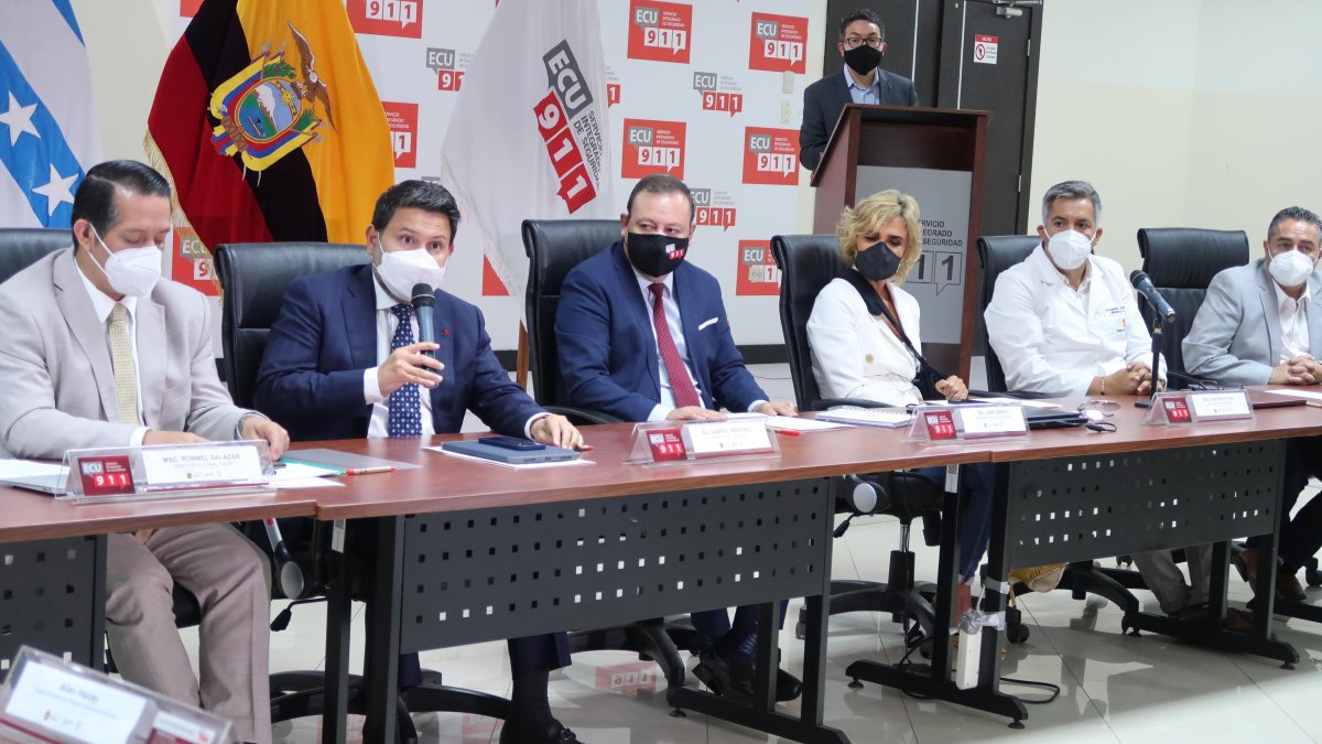 El COE nacional se reunió el miércoles con la alcaldesa Cynthia Viteri y el presidente de AME, Raúl Delgado.