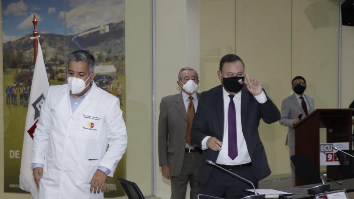 Anuncio. Los miembros del COE anunciaron las restricciones a la movilidad que iniciarán este viernes para 16 provincias.