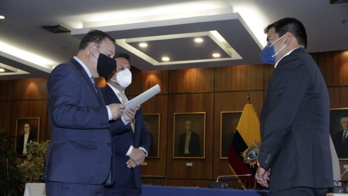 El representante del COE nacional presentó el proyecto de ley.