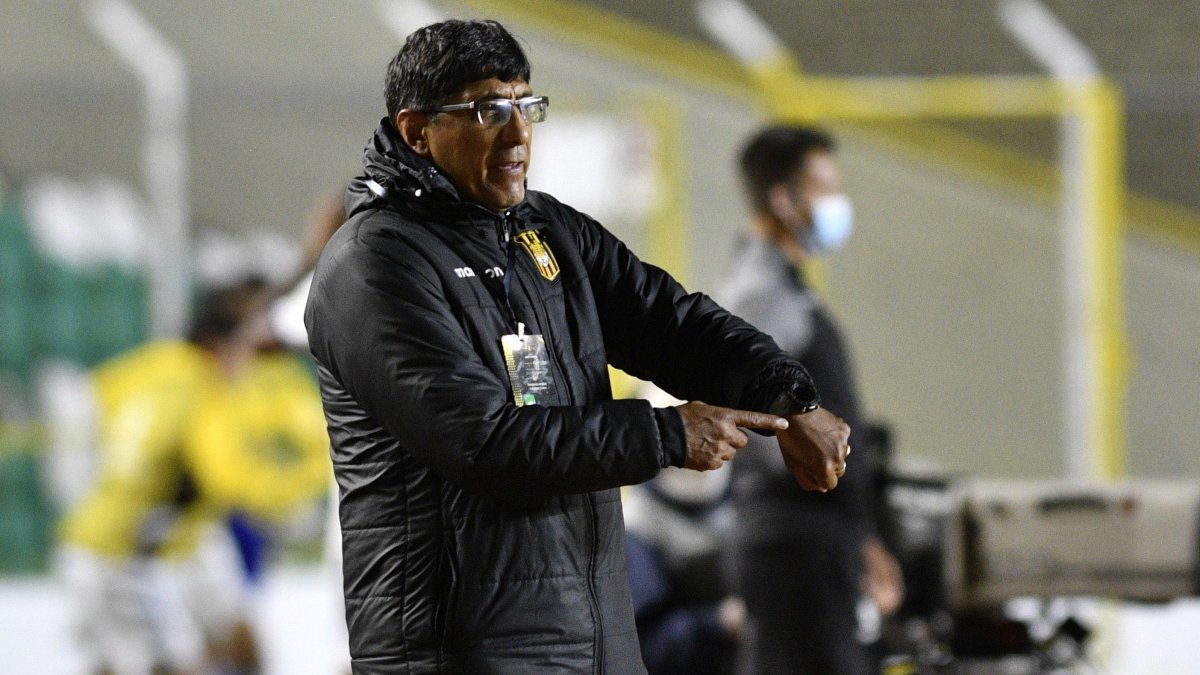 Alberto Illanes dejó el banquillo de The Strongest tras la caída ante Boca Juniors.