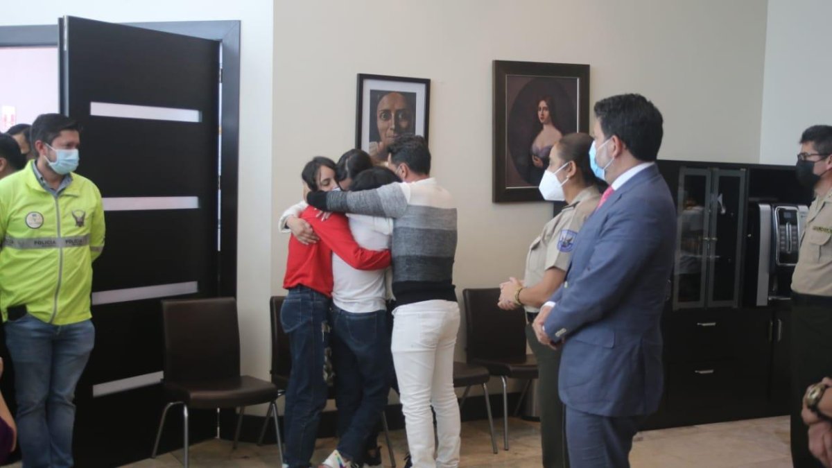 Retorno. Este martes 27 de abril fueron traídas de vuelta al país las dos niñas venezolanas desaparecidas la semana pasada.