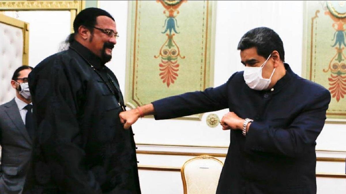La polémica visita de Seagal a Maduro trae consecuencias.