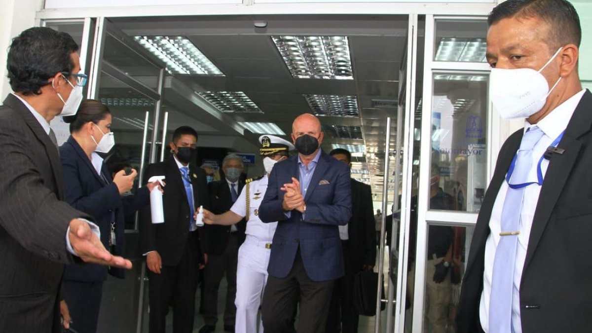 El vicepresidente Alfredo Borrero visitó varias casas de salud públicas y privadas de Guayaquil, este viernes 28 de mayo.