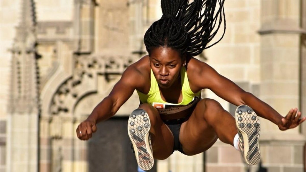 Angulo compite en Europa. Aquí en Leverkusen, Alemania. Es dueña del récord nacional con 6,67 m.