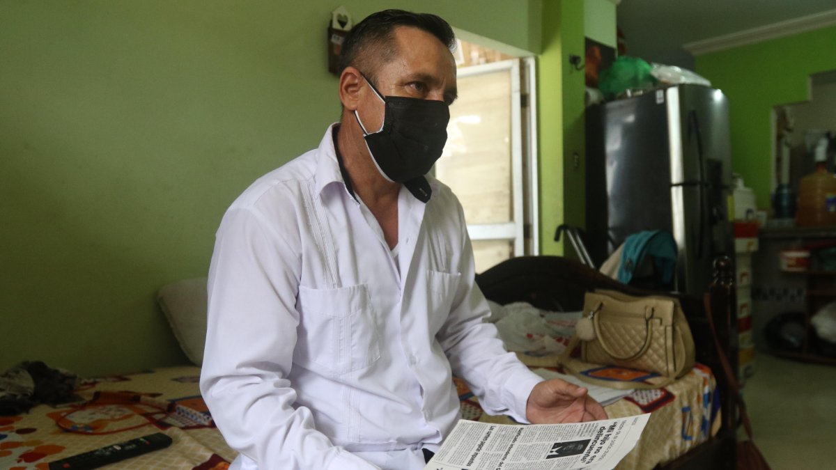 René tiene 52 años y pasó 12 en la Fuerza Naval.