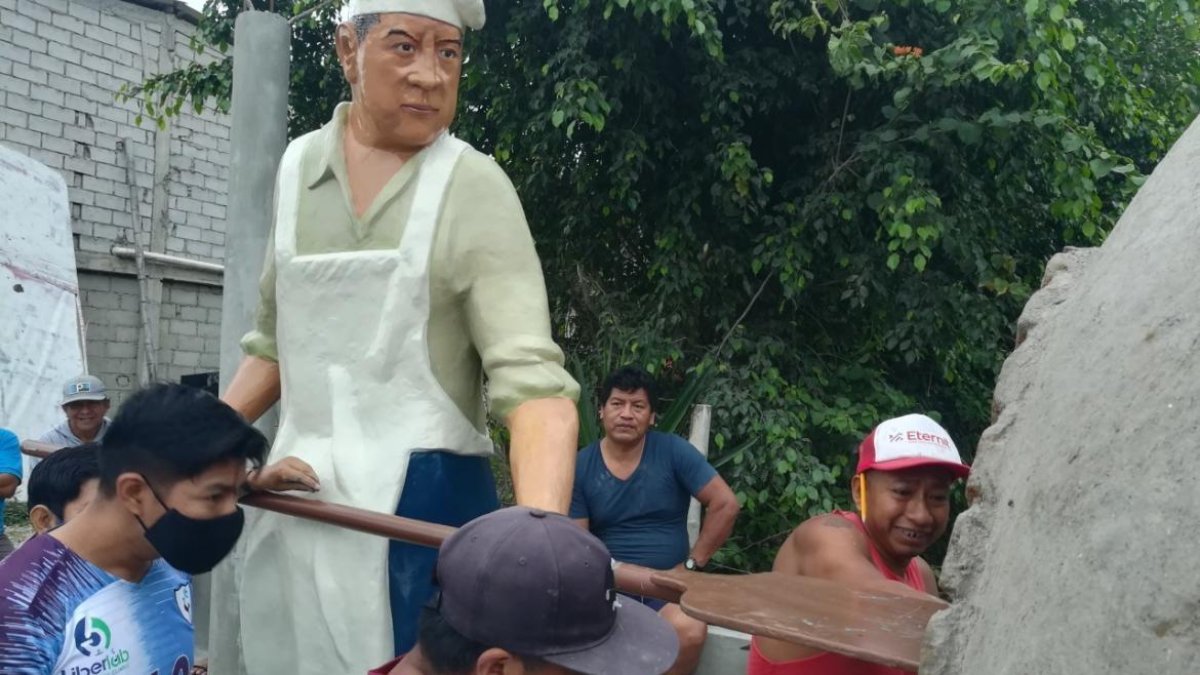 Con gran alegría los comuneros de Cadeate colocaron su monumento en homenaje al panadero