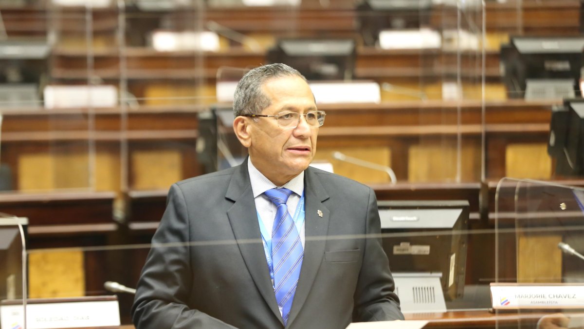 El asambleísta Luis Almeida pide una sesión urgente para fiscalizar las actuaciones de Celi, quien está detenido en la cárcel 4 de Quito.