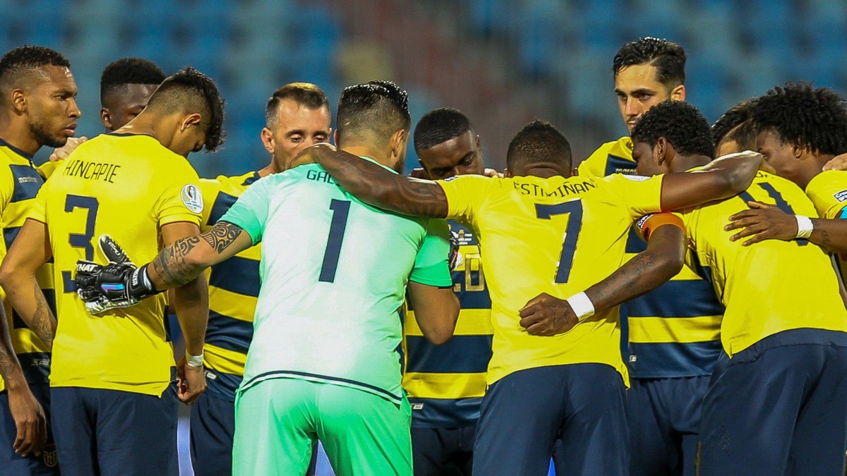 La selección nacional cierra su participación en la fase de grupos de la Copa América, ante Brasil.