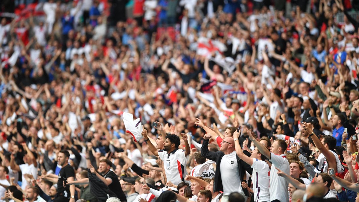 La hinchada de Inglaterra celebró a todo lo alto el pase a cuartos en Wembley.