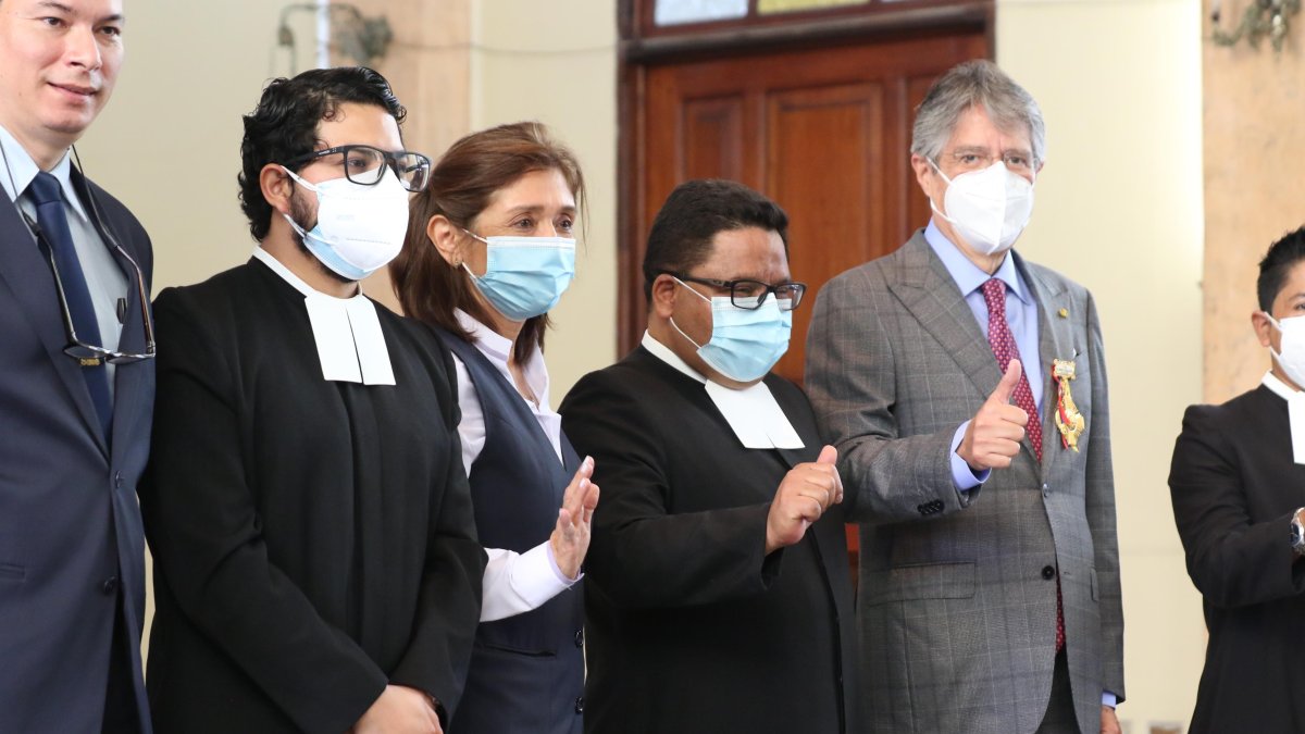 El presidente Guillermo Lasso recibió este 16 de julio una condecoración de parte del Colegio San José 