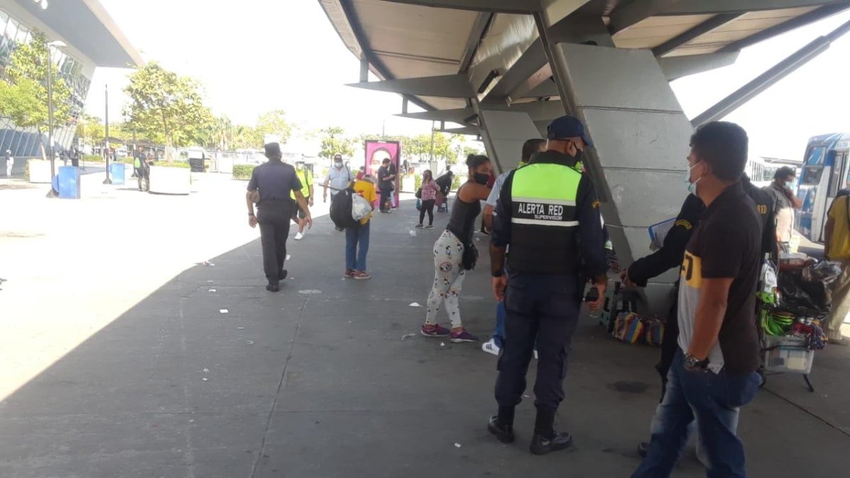 Vigilancia. El comercio informal y los robos han afectado el lugar