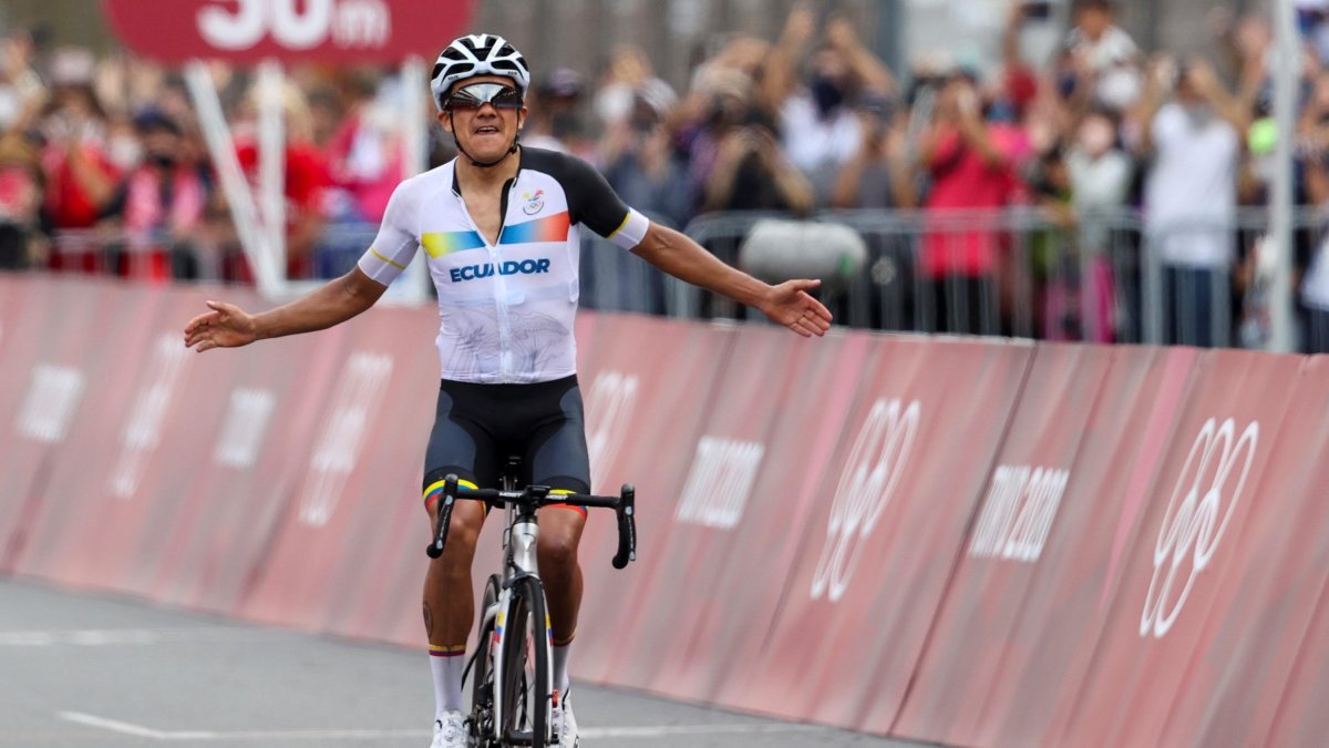 Richard Carapaz hace su entrada triunfal en la prueba de Ruta del ciclismo