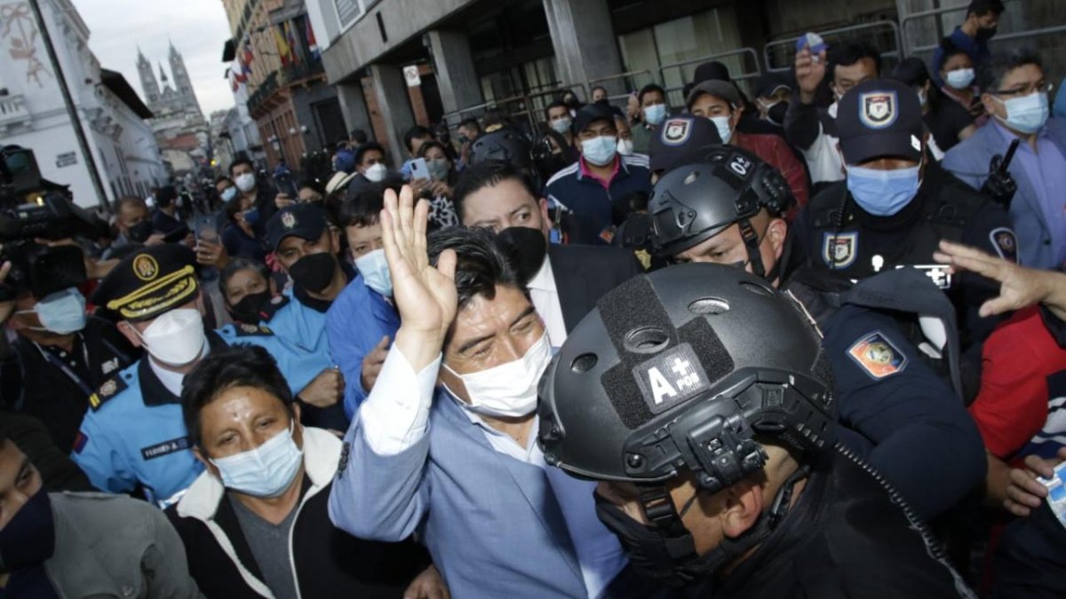 Regreso. El alcalde removido retornó a su despacho en la Alcaldía.