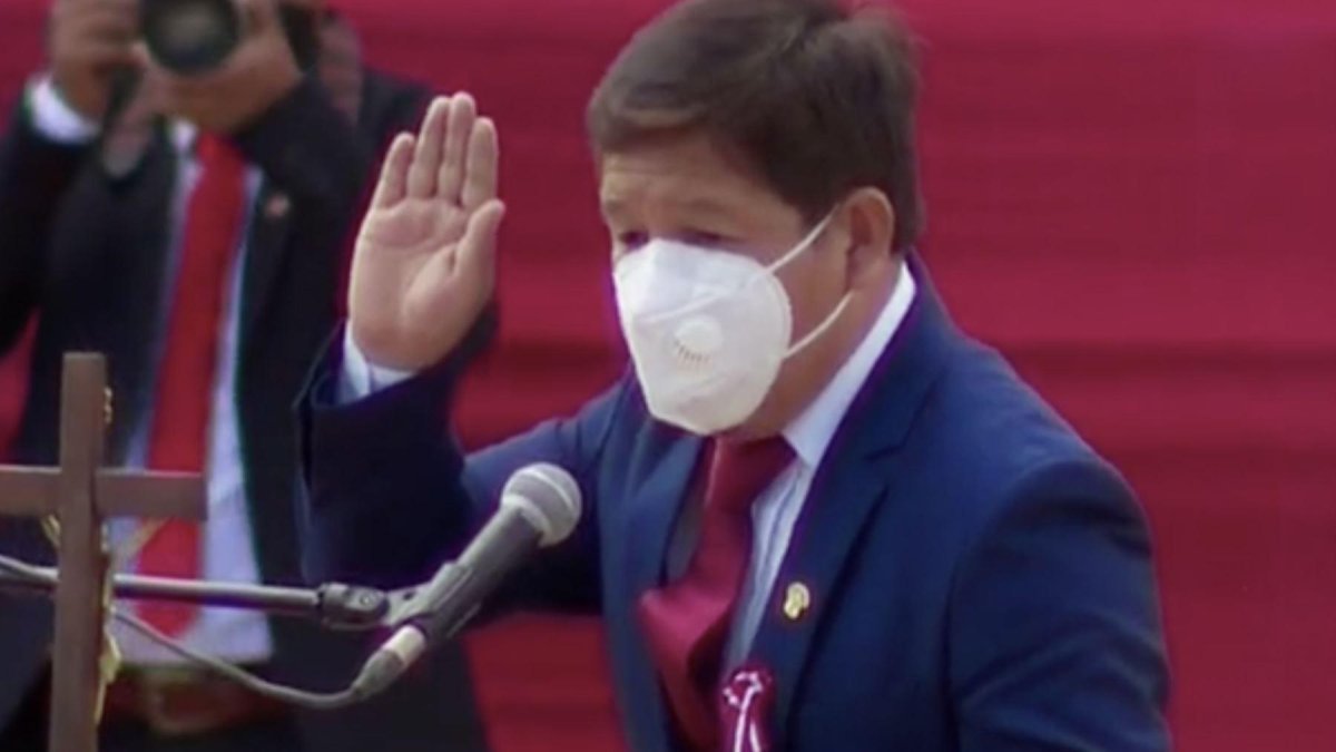 El congresista no es del agrado de la mayoría de la población, según una encuesta en Perú.