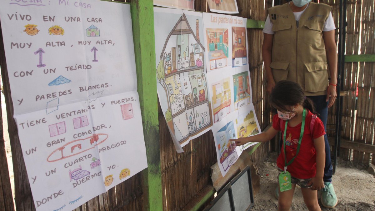 En la cooperativa Realidad de Dios, en Monte Sinaí, un grupo de maestras contratadas por el Municipio ayuda a los niños para que no pierdan el año.