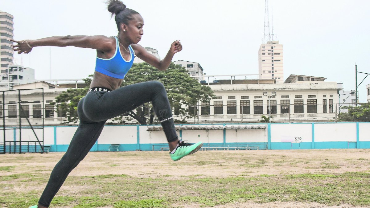 Kiara Rodríguez nació con parálisis braquial, que no le permite la movilidad completa del brazo izquierda. La dolencia fue provocada por el doctor que haló la extremidad al momento del parto.