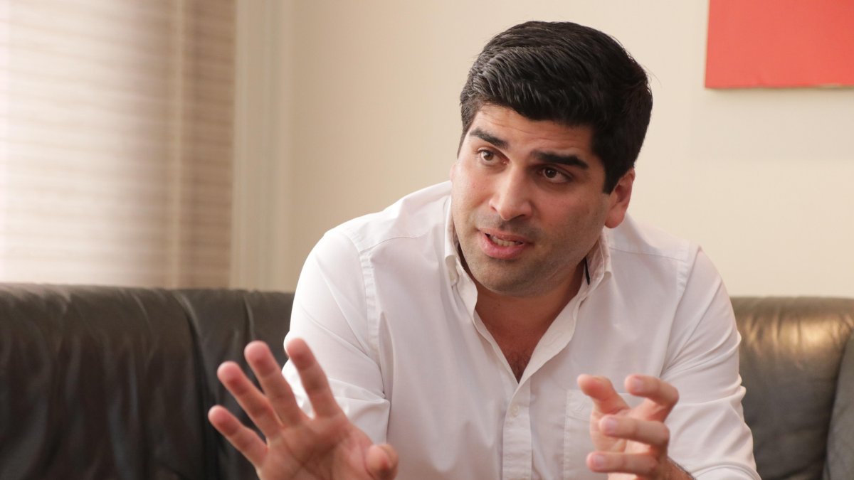 Exvicepresidente del Ecuador. Economista graduado en el International University de Heidelberg, Alemania.