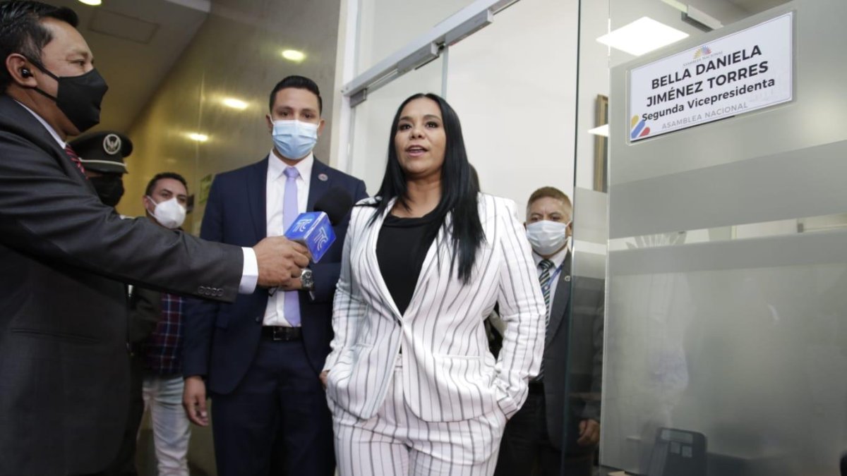 Asambleísta Bella Jiménez durante sus declaraciones sobre las denuncias en su contra.