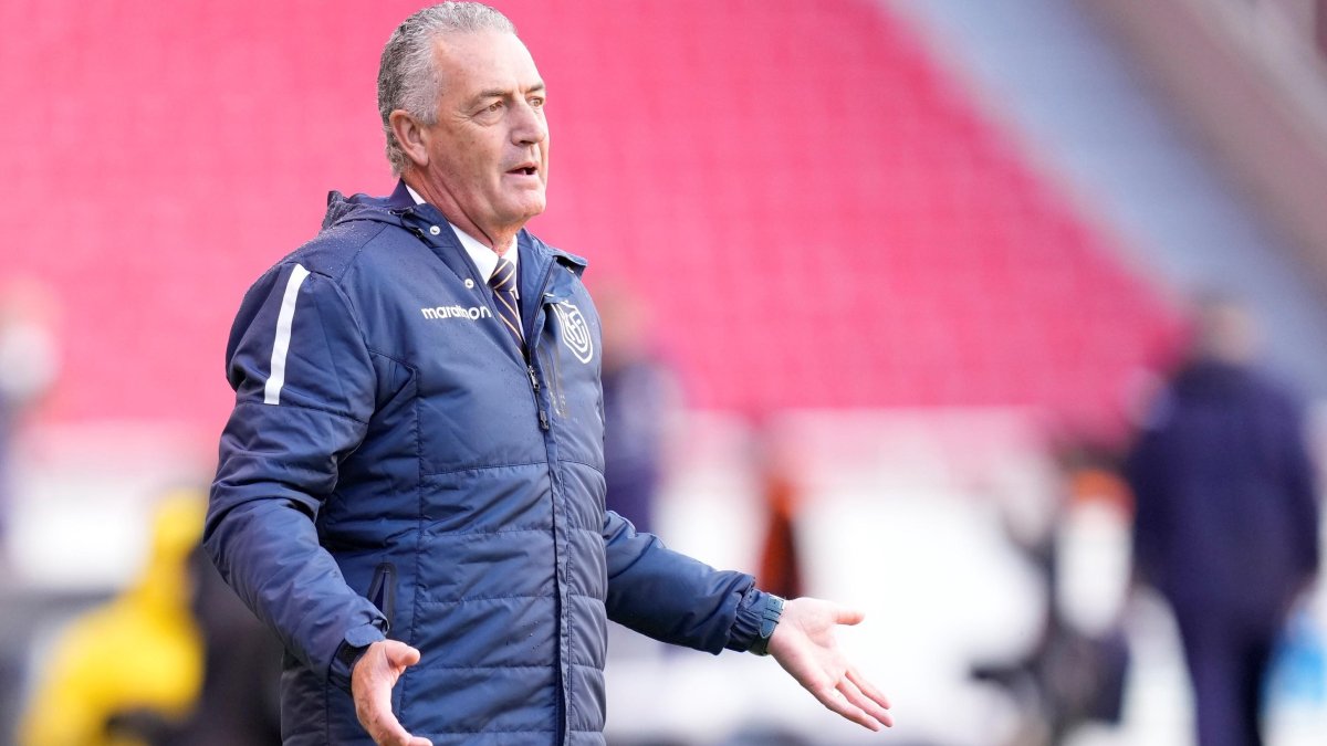 Gustavo Alfaro, seleccionador ecuatoriano, tiene expectativa al convocar a Sarmiento