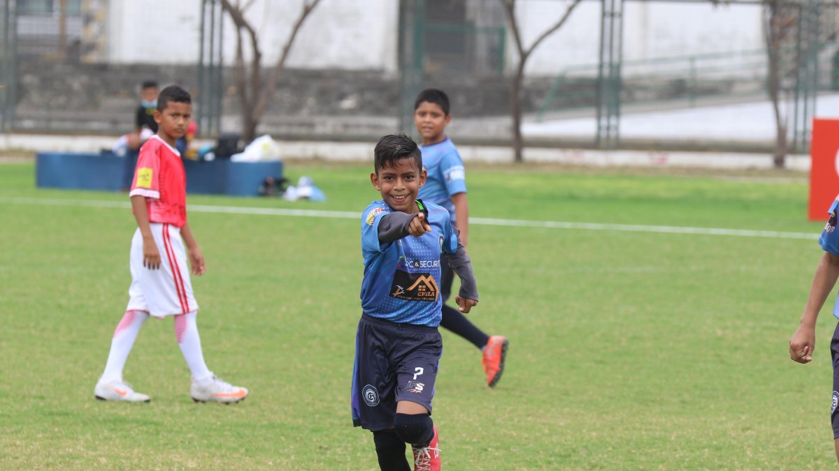 Allan Albán, integrante del equipo de la categoría Sub-12 del Club Cherrez, fue la figura de la primera fecha del torneo que se disputa en la Universidad Estatal de Milagro.